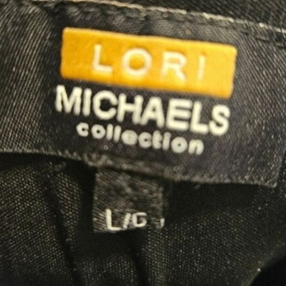 Black dress lbd womens large flared bell sleeves midi NWT velvet detail - Picture 3 of 4